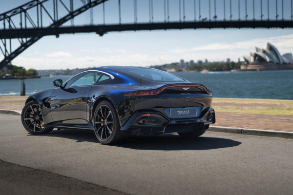 2018 Aston Martin Vantage Coupe Image 2