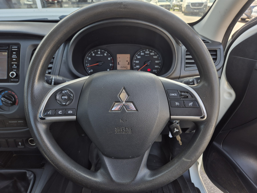 2022 MY22.5 Mitsubishi Triton MR GLX Cab Chassis Image 12