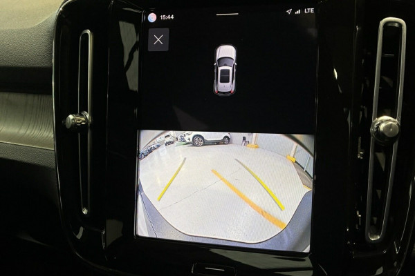 2023 Volvo XC40 XZ Ultimate B5 Dark SUV Image 16