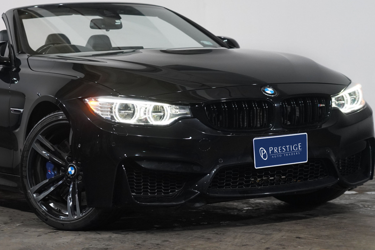 2016 BMW M4 Convertible Image 2