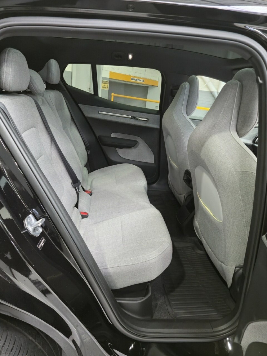 2025 Volvo EX30  Twin Motor Performance Ultra SUV Image 17
