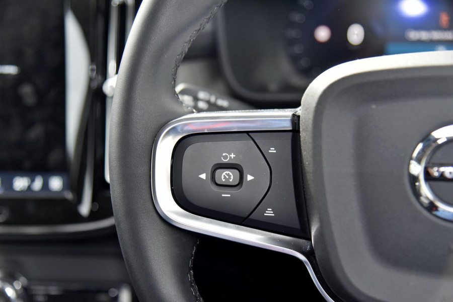 2025 Volvo XC40 XZ Plus B4 SUV Image 5