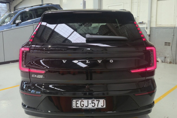 2025 Volvo EX90  Plus Twin Motor SUV Image 9