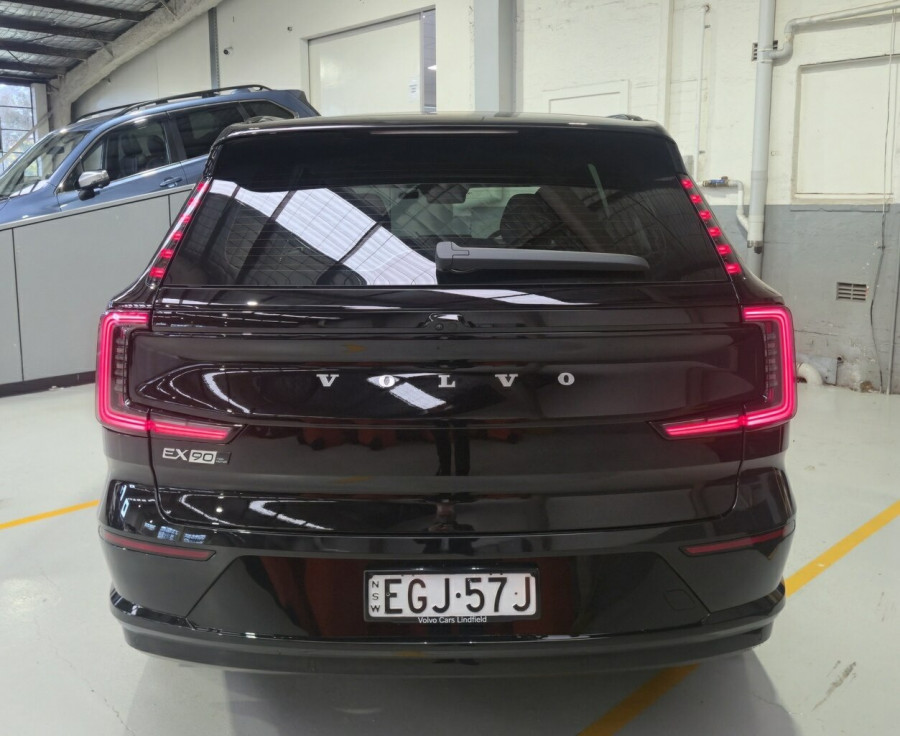 2025 Volvo EX90  Plus Twin Motor SUV Image 9