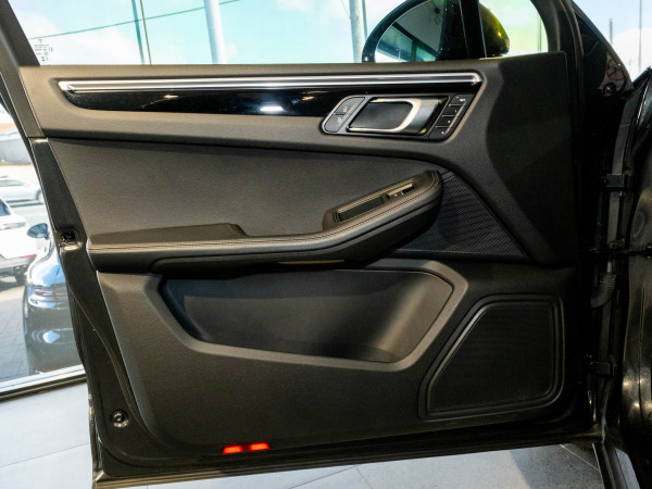 2023 Porsche Macan 95B T SUV image 35