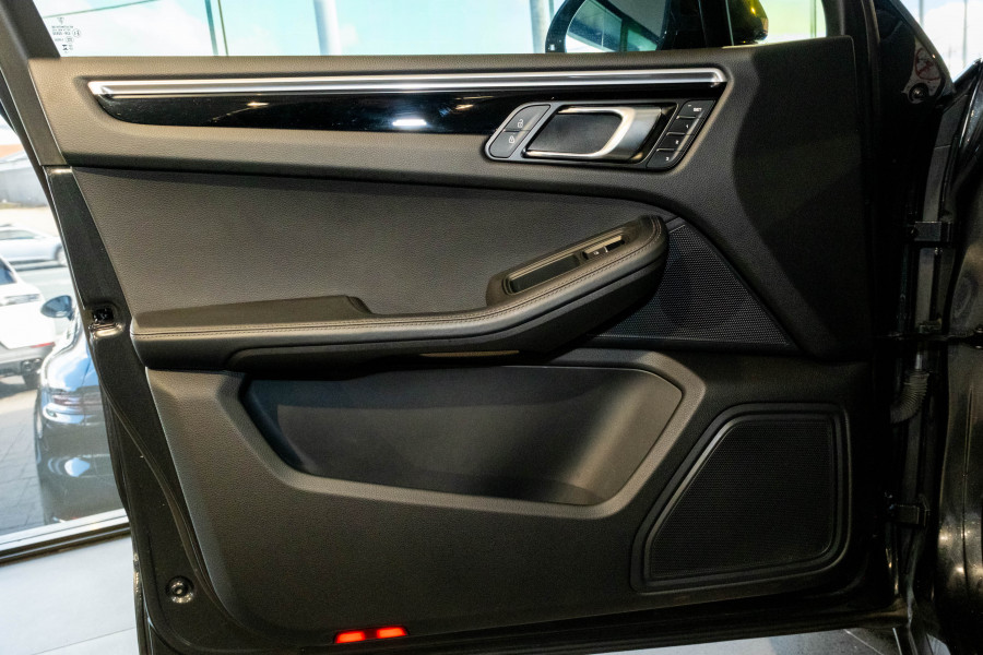 2023 Porsche Macan 95B T SUV
