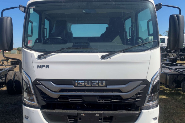 2026 Isuzu NPR Cab Chassis Image 2