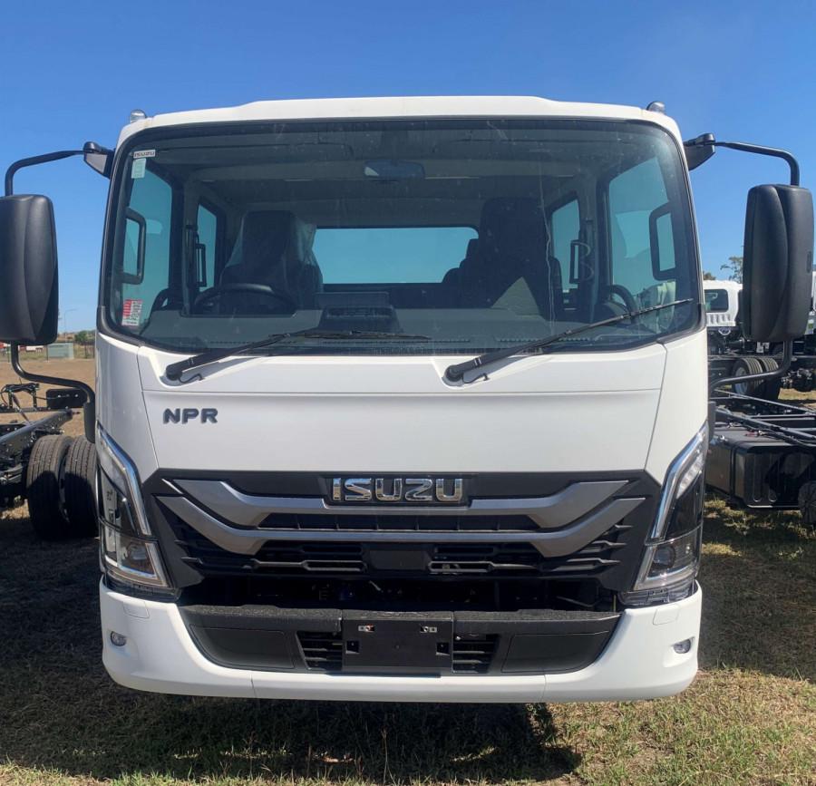 2026 Isuzu NPR Cab Chassis Image 2