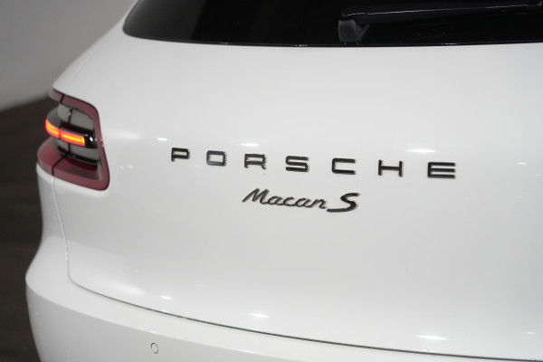 2018 Porsche Macan S Diesel SUV image 10