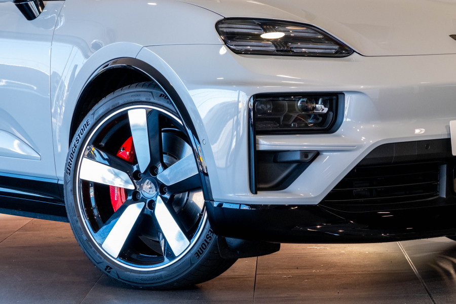 2025 Porsche Macan SUV