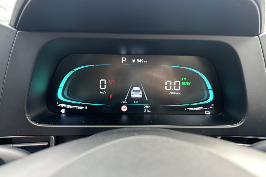 2025 MY24 Hyundai i30 CN7.V2 Hybrid Sedan Image 12