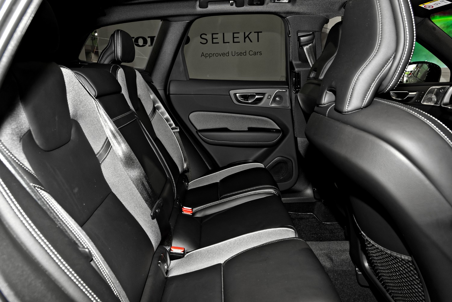 2021 Volvo XC60 UZ T6 R-Design SUV Image 13