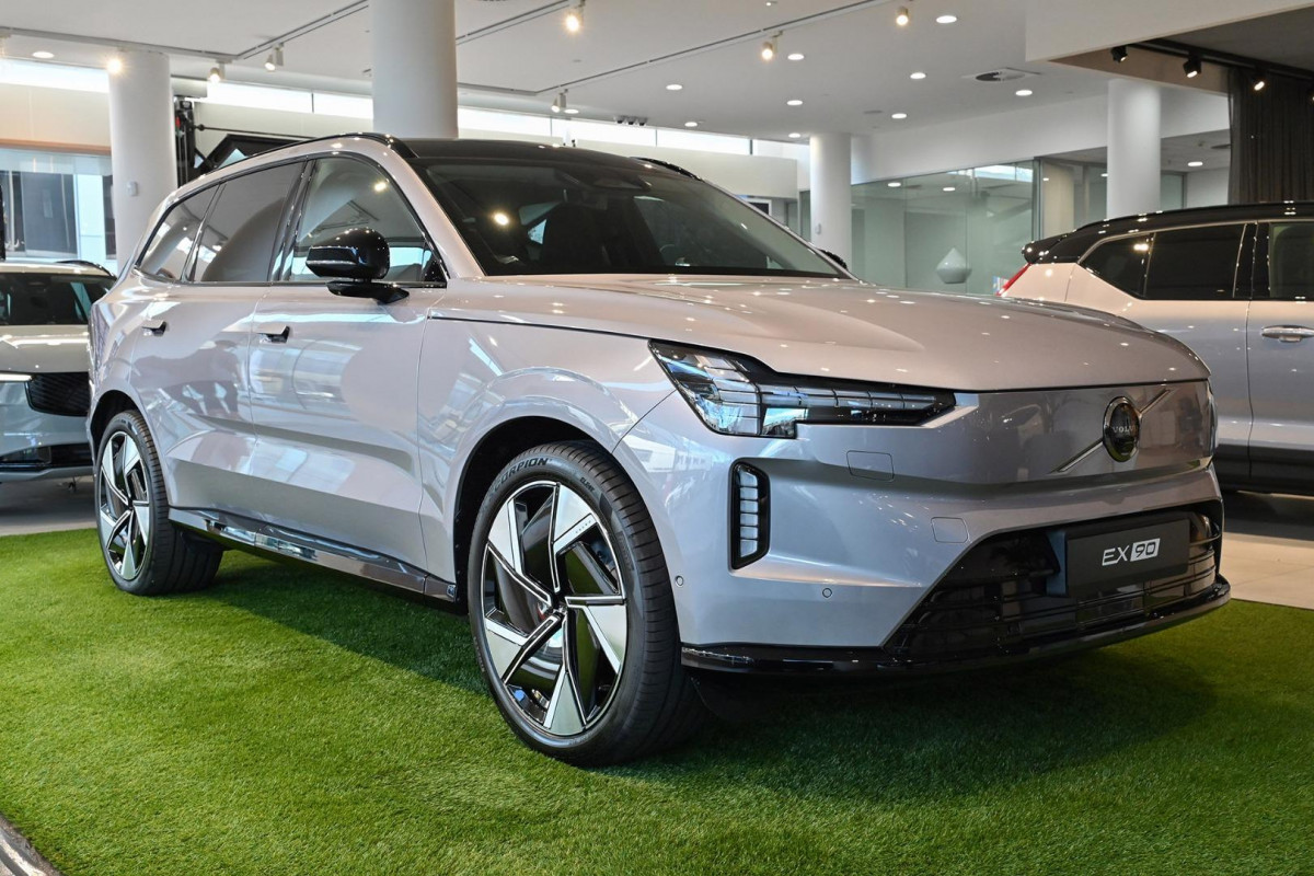 2026 MY27 Volvo EX90  Ultra Twin Motor Performance SUV