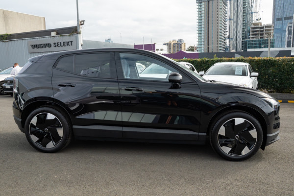 2026 Volvo EX30  Single Motor Extended Range Ultra SUV Image 3