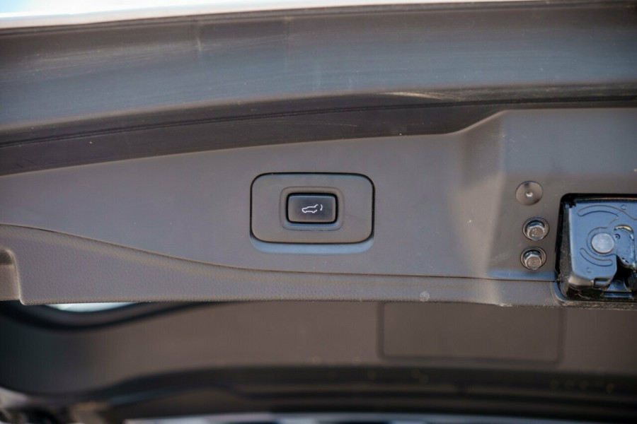 2021 Isuzu MU-X RJ LS-T SUV Image 10