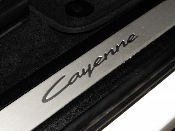 2025 Porsche Cayenne E-Hybrid SUV image 21