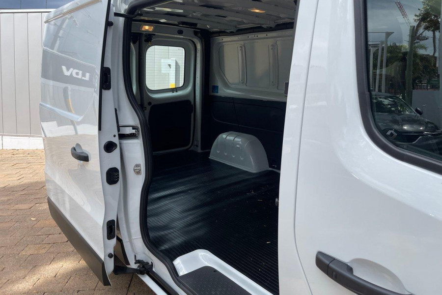 2024 Renault Trafic X82 Premium Van Image 13