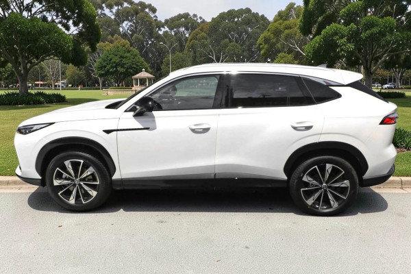 2025 MG HS AS33 Essence SUV Image 2