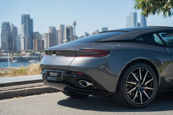 2018 Aston Martin DB11 Coupe Image 5