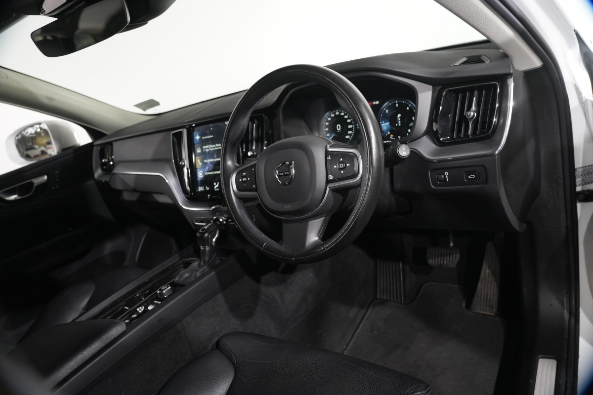 2019 Volvo XC60 UZ D4 Momentum SUV