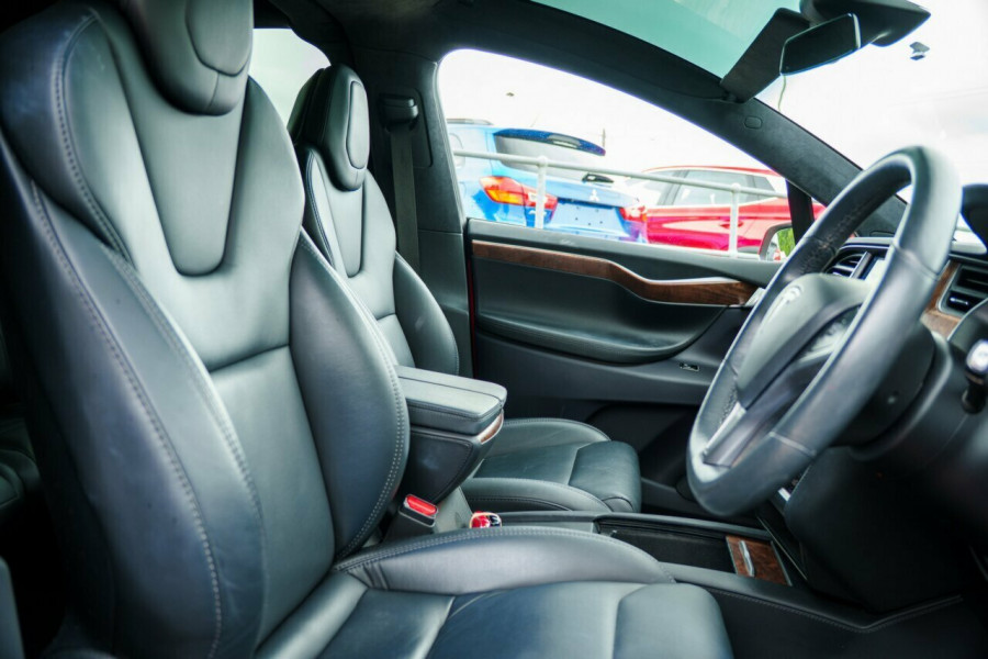 2019 Tesla Model X Long Range AWD Wagon Image 16