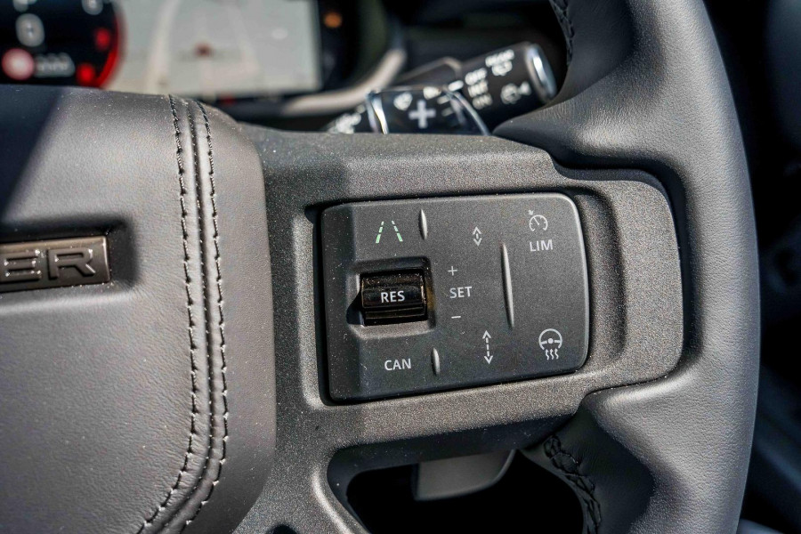 2025 MY25.5 Land Rover Defender L663 110 P635 OCTA SUV