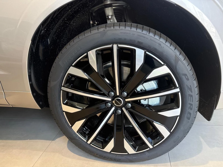 2026 Volvo XC60 UZ Ultra T8 Plug-in Hybrid Dark SUV Image 7
