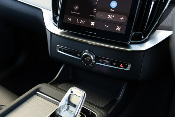 2025 MY26 Volvo XC90 L Series Ultra B5 Dark SUV Image 30