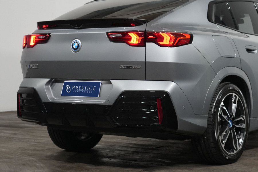 2025 BMW iX2 xDrive30 M Sport SUV Image 8
