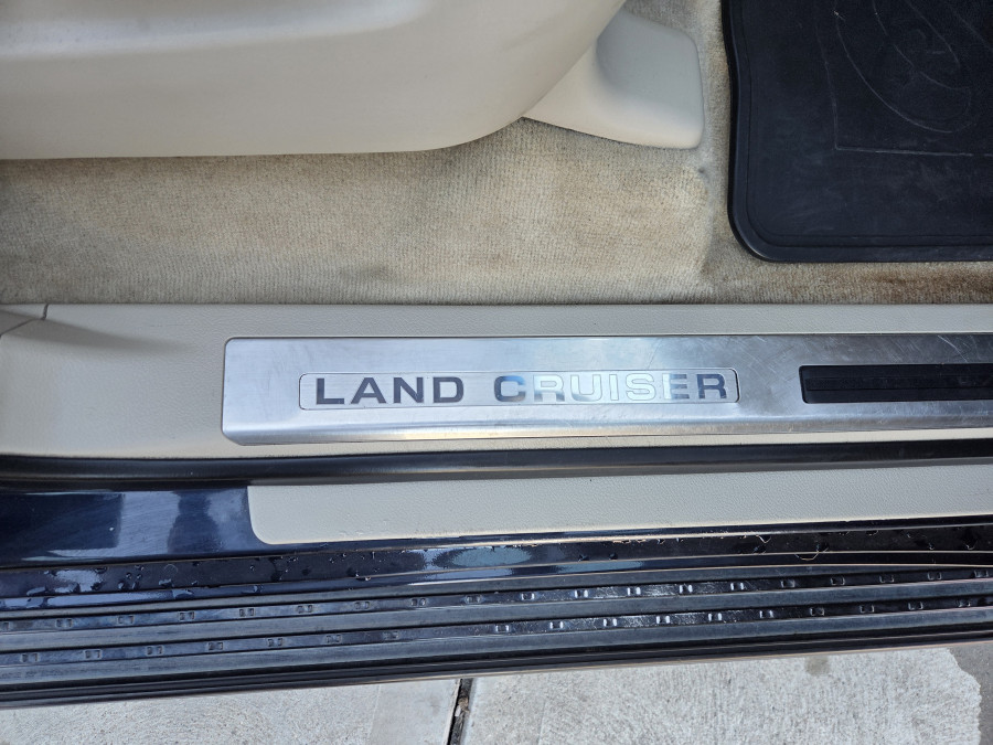 2019 Toyota LandCruiser VDJ200R VX SUV Image 19