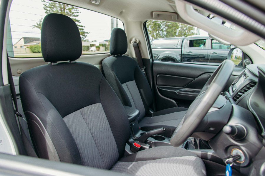 2020 MY21 Mitsubishi Triton MR GLX Cab Chassis Image 34