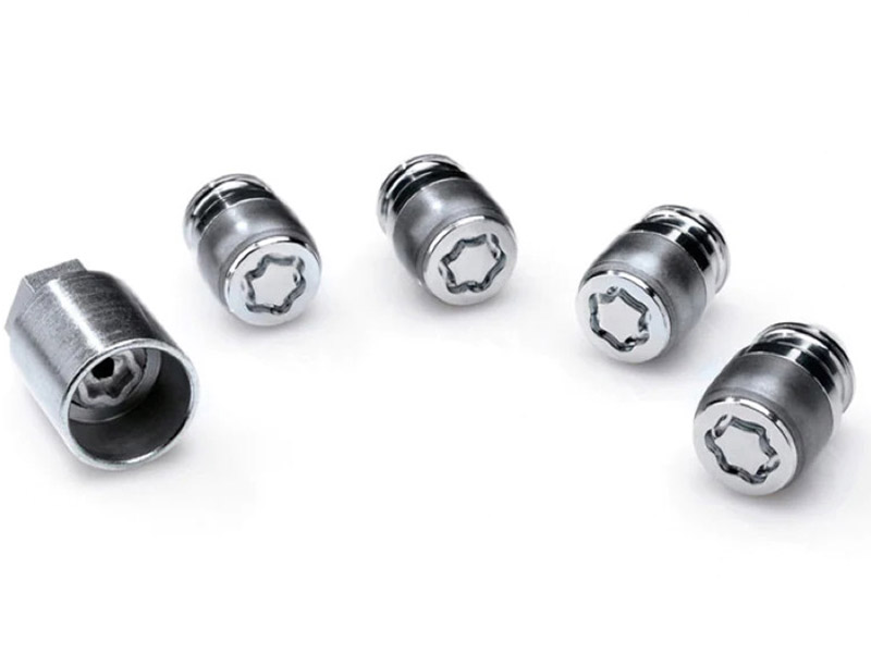 Locking wheel nuts and key