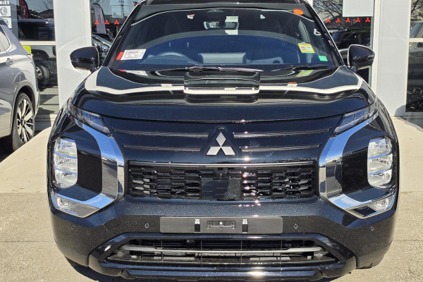 2026 Mitsubishi Outlander ZM Black Edition SUV Image 3