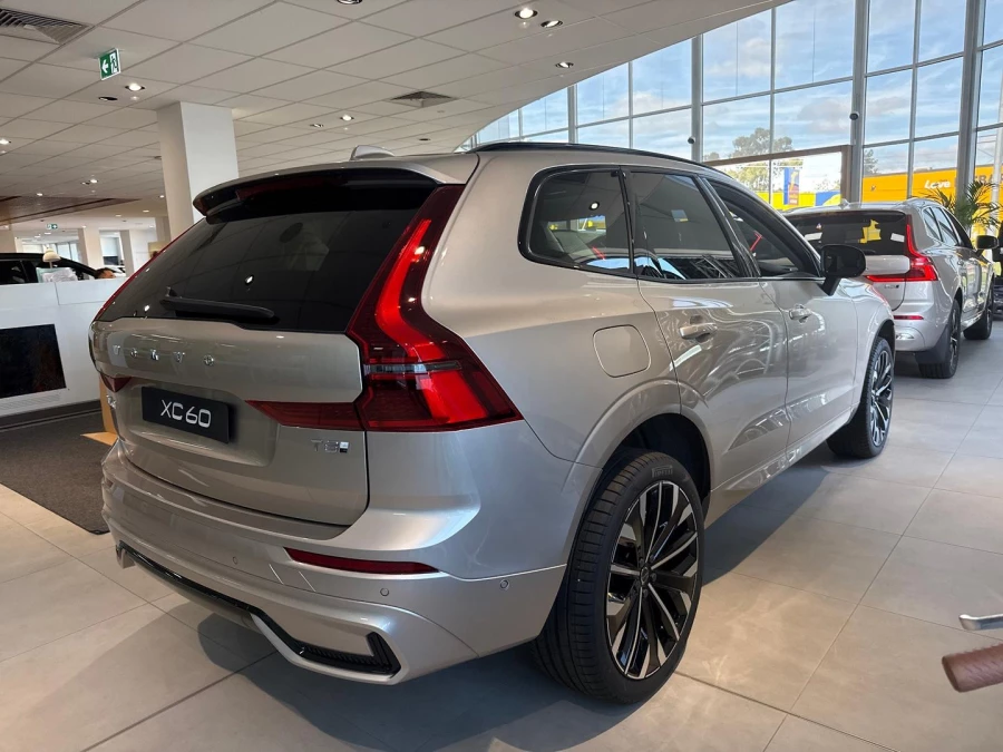 2026 Volvo XC60 UZ Ultra T8 Plug-in Hybrid Dark SUV Image 2
