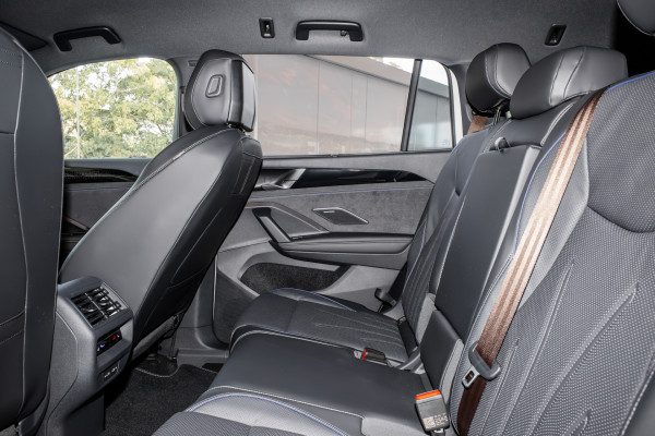 2025 Volkswagen Tayron R4 195TSI R-Line SUV Image 9