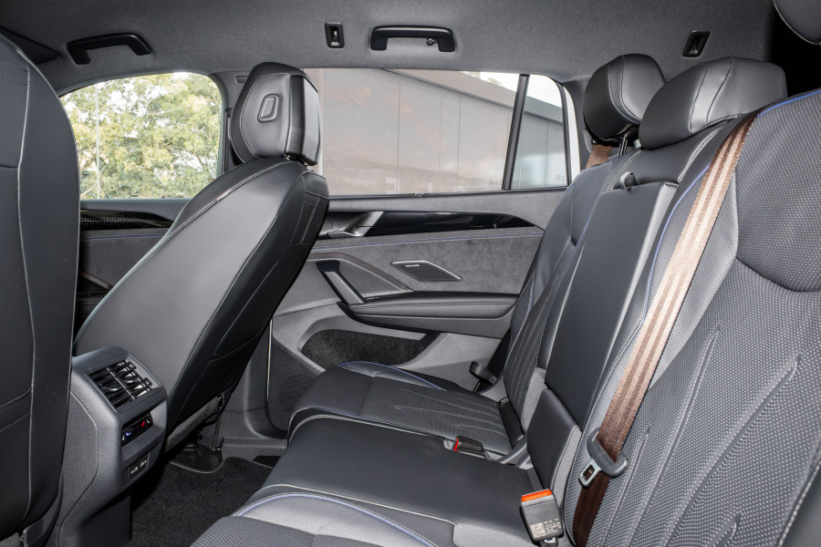 2025 Volkswagen Tayron R4 195TSI R-Line SUV Image 9