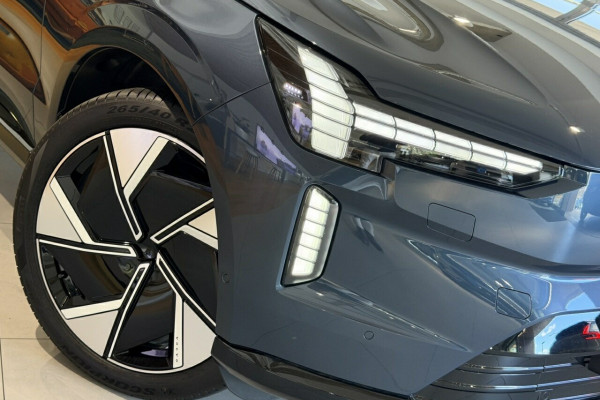 2026 Volvo EX90  Ultra Twin Motor Performance SUV Image 2