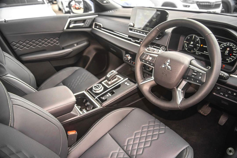 2024 Mitsubishi Outlander ZM PHEV GSR SUV Image 7