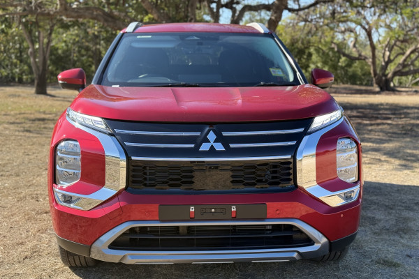 2025 Mitsubishi Outlander ZM LS SUV Image 2