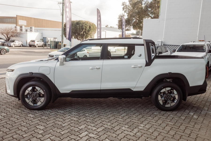 2026 KGM Musso O100 EV 2WD Ute Image 4