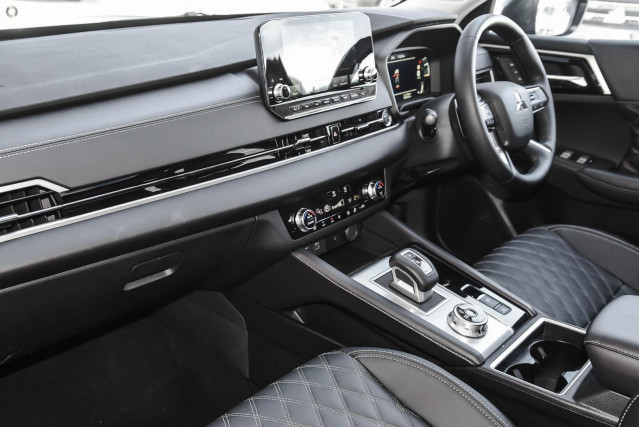 2024 Mitsubishi Outlander ZM PHEV Exceed SUV Image 8