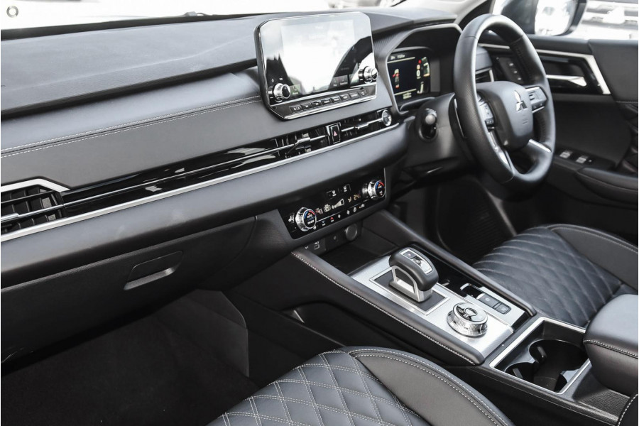2024 Mitsubishi Outlander ZM PHEV Exceed SUV Image 8