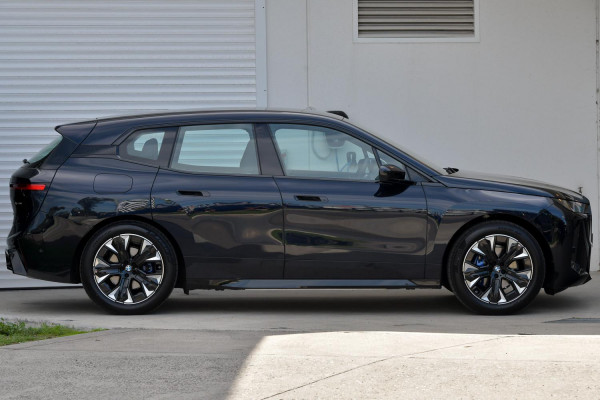 2025 BMW iX I20 xDrive45 M Sport SUV image 3