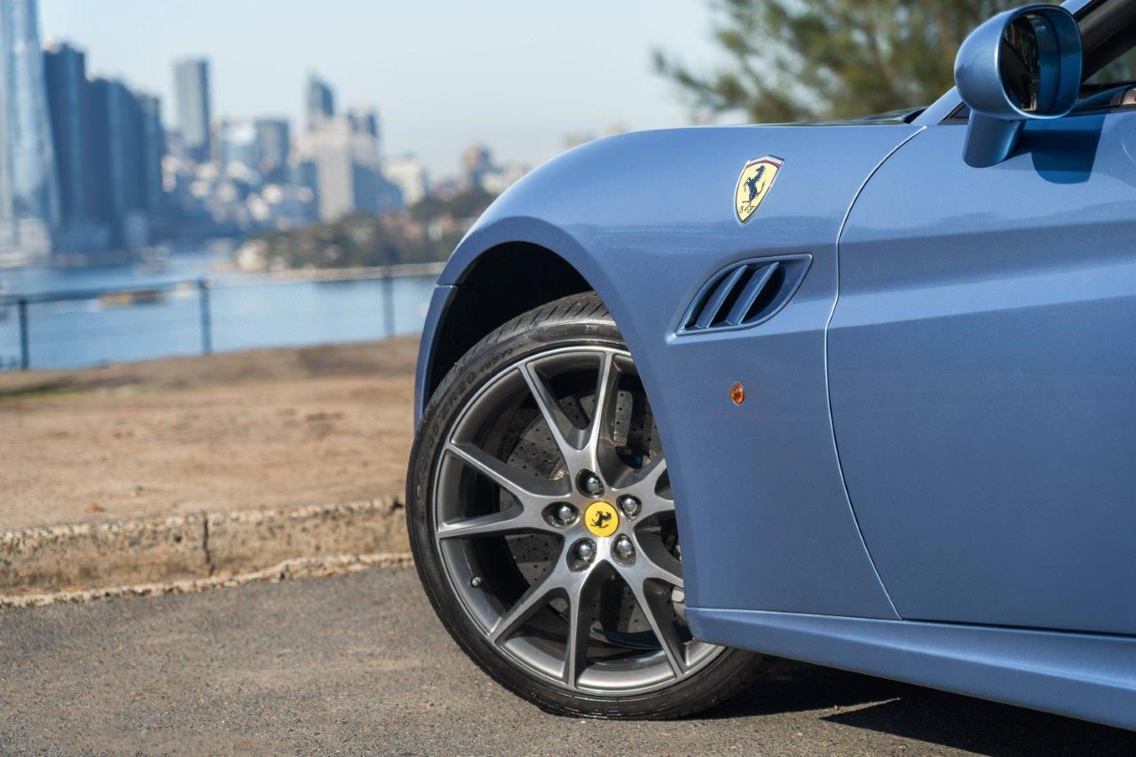 2011 Ferrari California Convertible Image 5