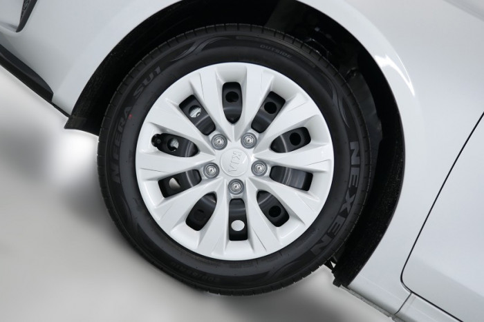 2019 MY20 Kia Cerato Hatch BD S with Safety Pack Hatchback Image 19