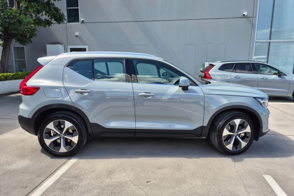 2025 MY26 Volvo XC40 XZ Ultra B4 Bright SUV Image 5