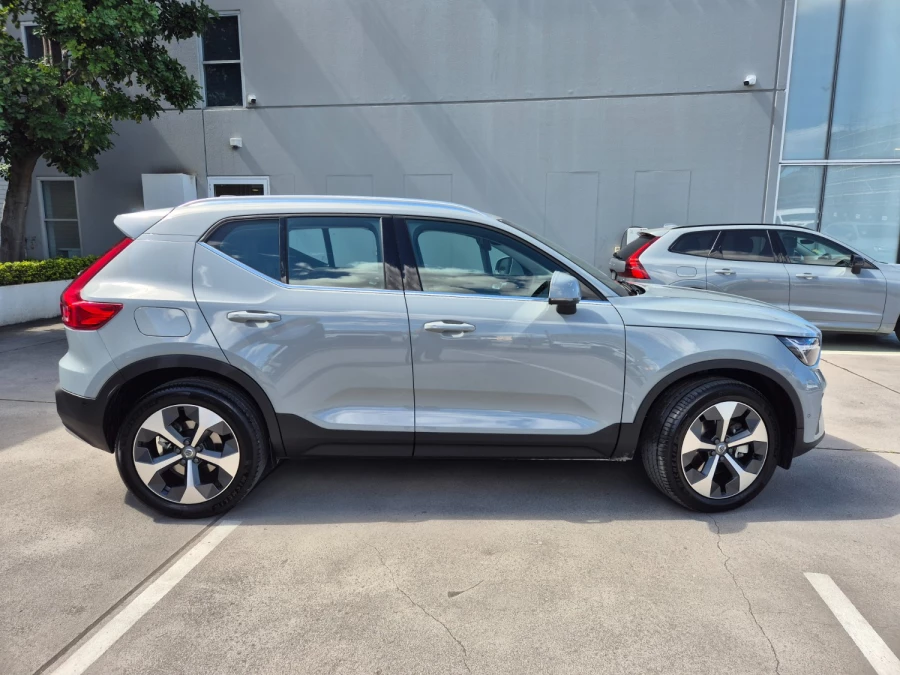 2025 MY26 Volvo XC40 XZ Ultra B4 Bright SUV Image 5