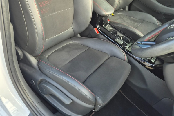 2024 MY25 Hyundai i30 PDe.V6  N Line Hatch Image 15