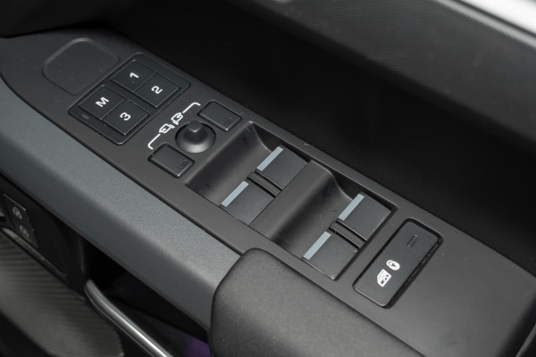 2024 Land Rover Defender L663 130 D300 X-Dynamic SE SUV Image 13