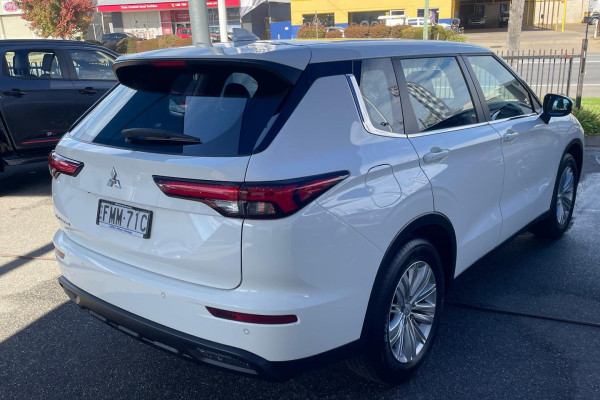 2024 Mitsubishi Outlander ZM ES SUV